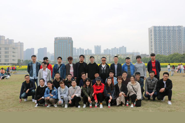 情動工商，愛滿花田