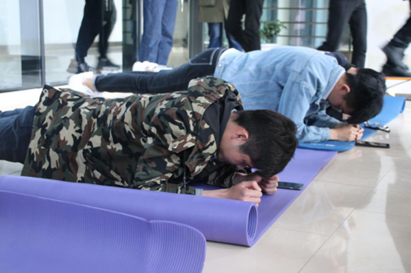 激戰(zhàn)正酣！聯(lián)測員工約戰(zhàn)“平板支撐”